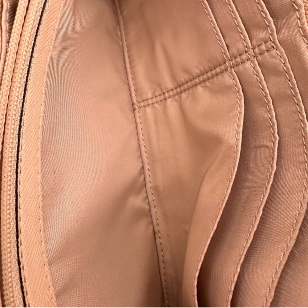 EUC Coach 1941 Peyton Dream C
Accordion Zip Wallet/Wristlet - Picture 6 of 11